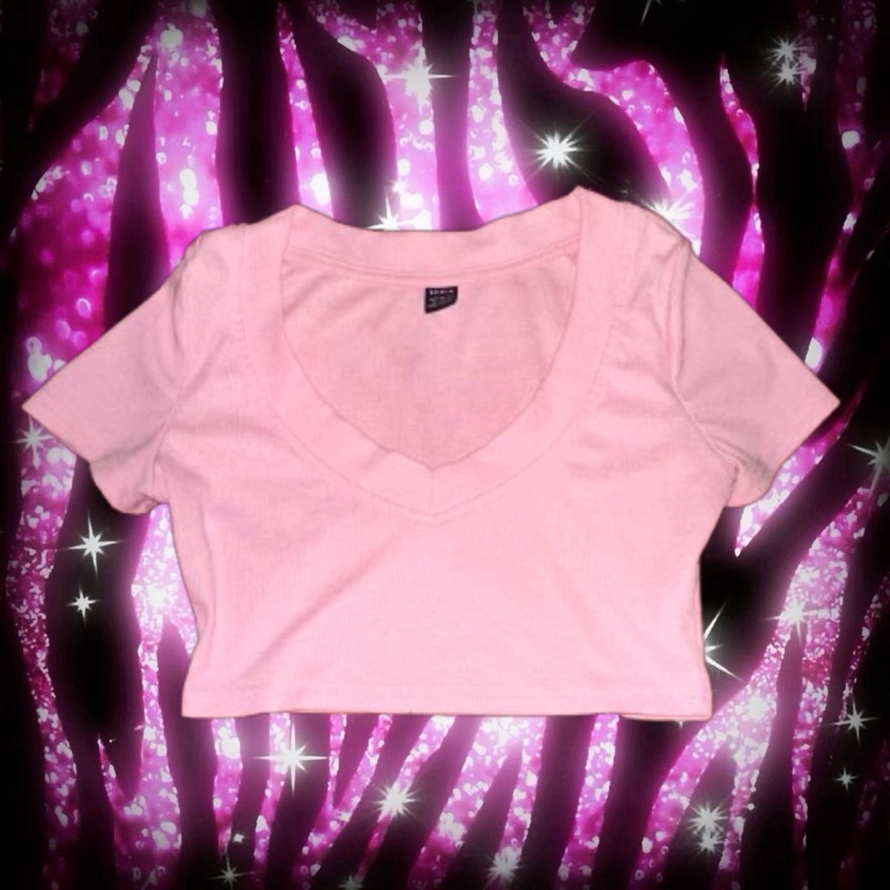 baby pink v neck cropped t-shirt 🎀